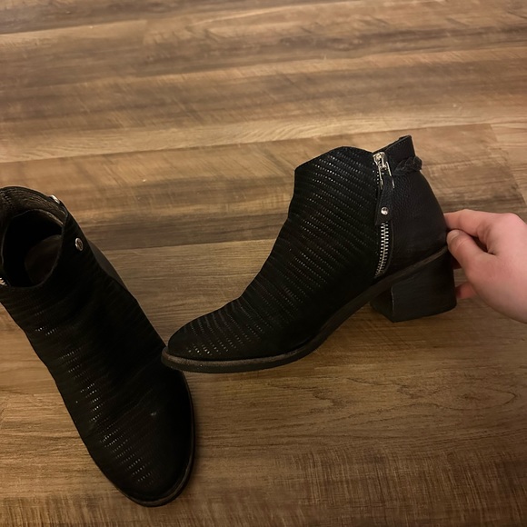 Boots - Picture 3 of 3